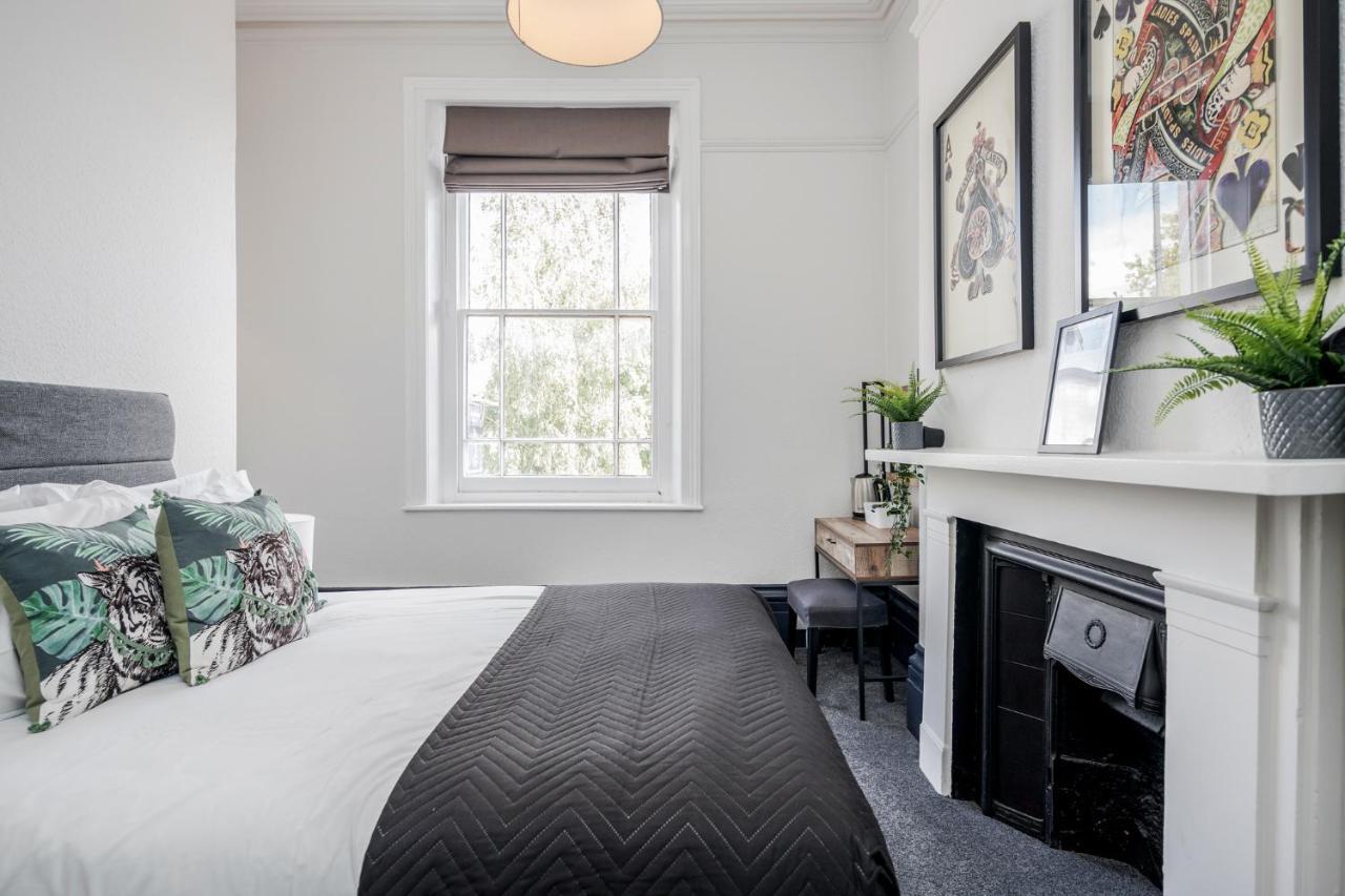 The Bill Nicholson Pub Hotel Londen Kamer foto