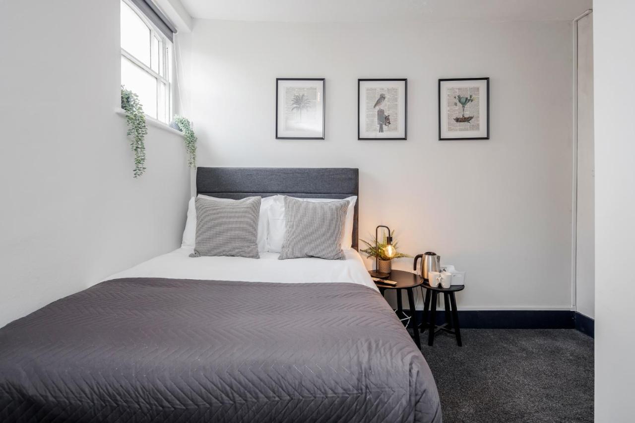 The Bill Nicholson Pub Hotel Londen Kamer foto